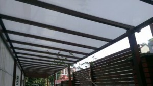 polycarbonate shelter for car park