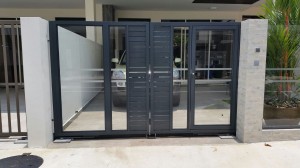 aluminium with tempered glass drive way gate