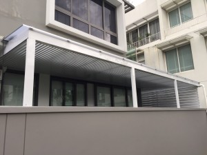 aluminium trellis, wall screen and polycarbonate shelter at swimming pool area