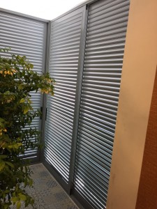 Aluminium louvres door