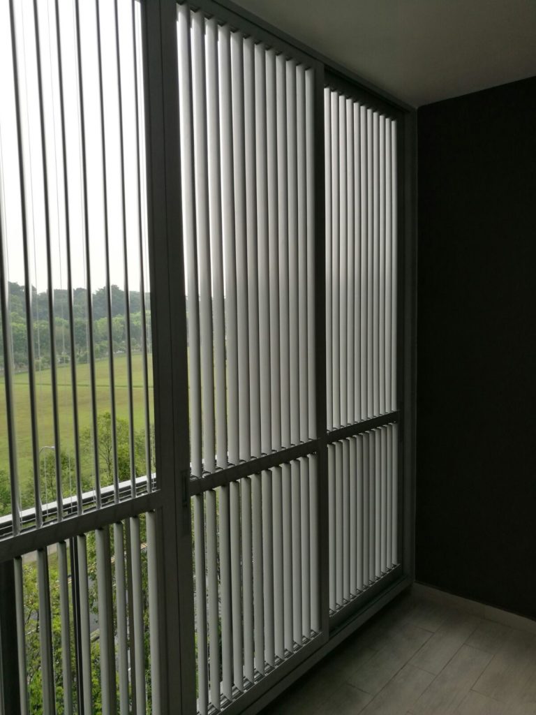 Adjustable Vertical And Flippable Aluminium Louver Window Spacedor